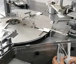 Máquina automática para aplicação de etiquetas com cordão F-910