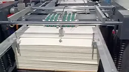 Sistema automatizado de etiquetagem RFID com inspeção visual integrada