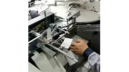 Máquina automática para aplicação de etiquetas com cordão F-910 (3 etiquetas)